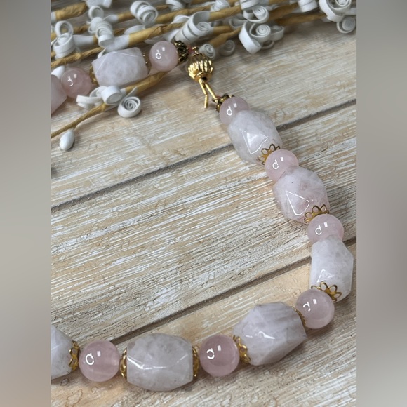 Gorgeous romantic rose quartz stone necklace - Picture 5 of 8